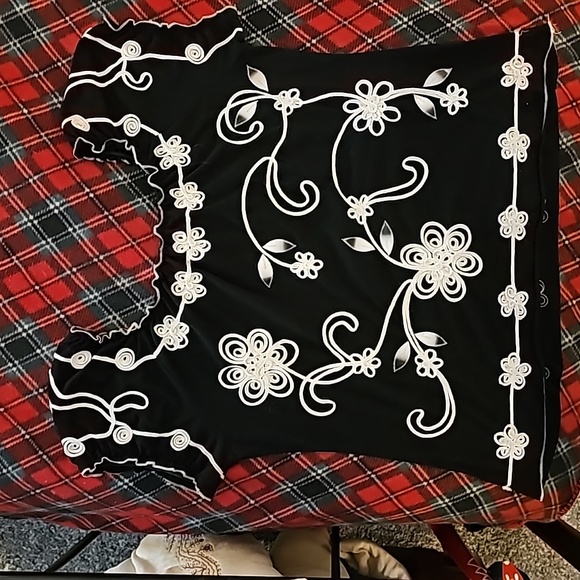 XL Short Sleeve Blouse - Picture 2 of 2